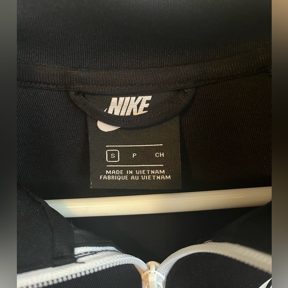 Nike Cropped 1/4 Zip Sweatshirt - Picture 2 of 3